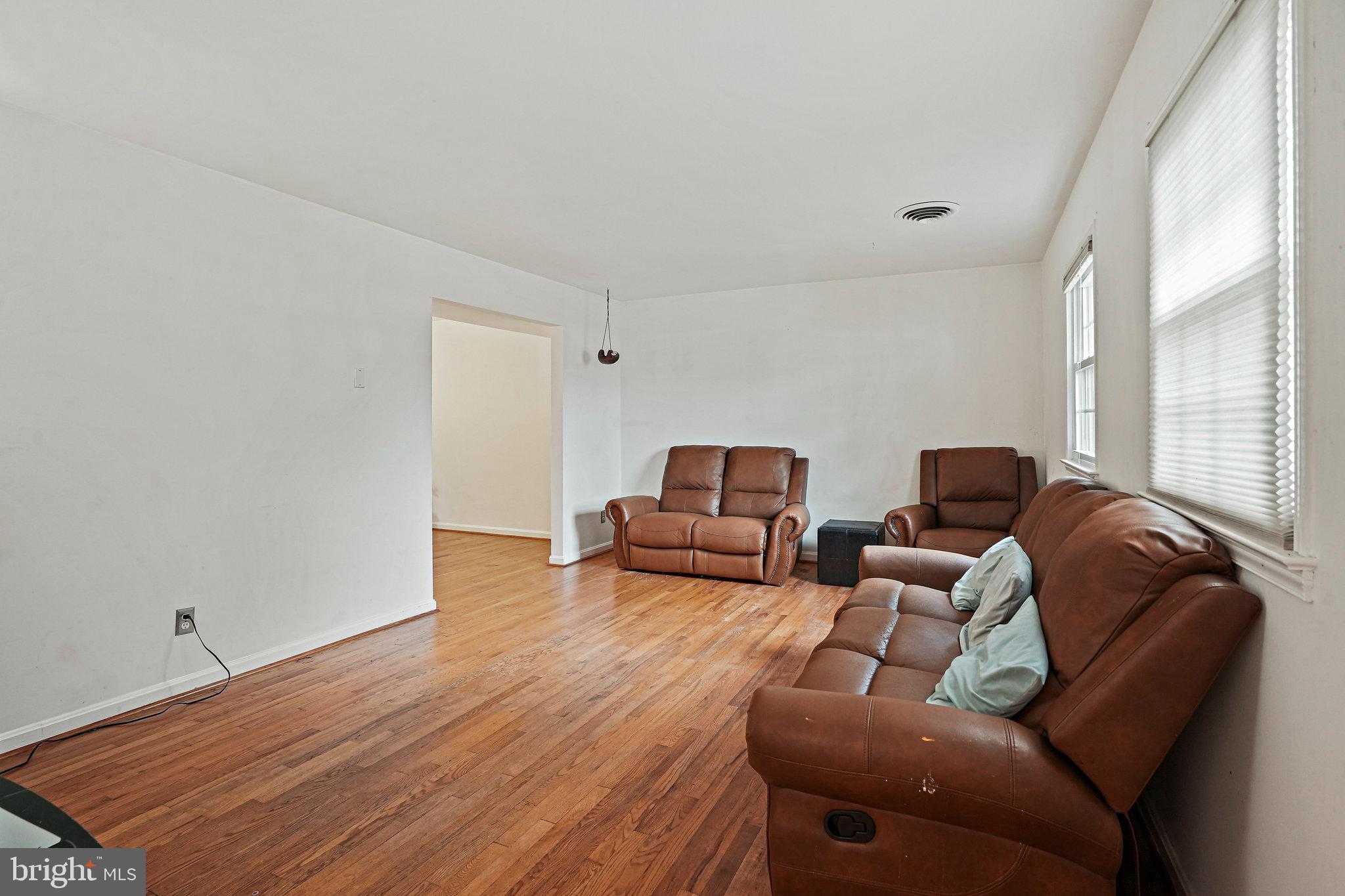 13034 Clarion Road Fort Washington, MD 20744 - Photo 22 of 29 living room