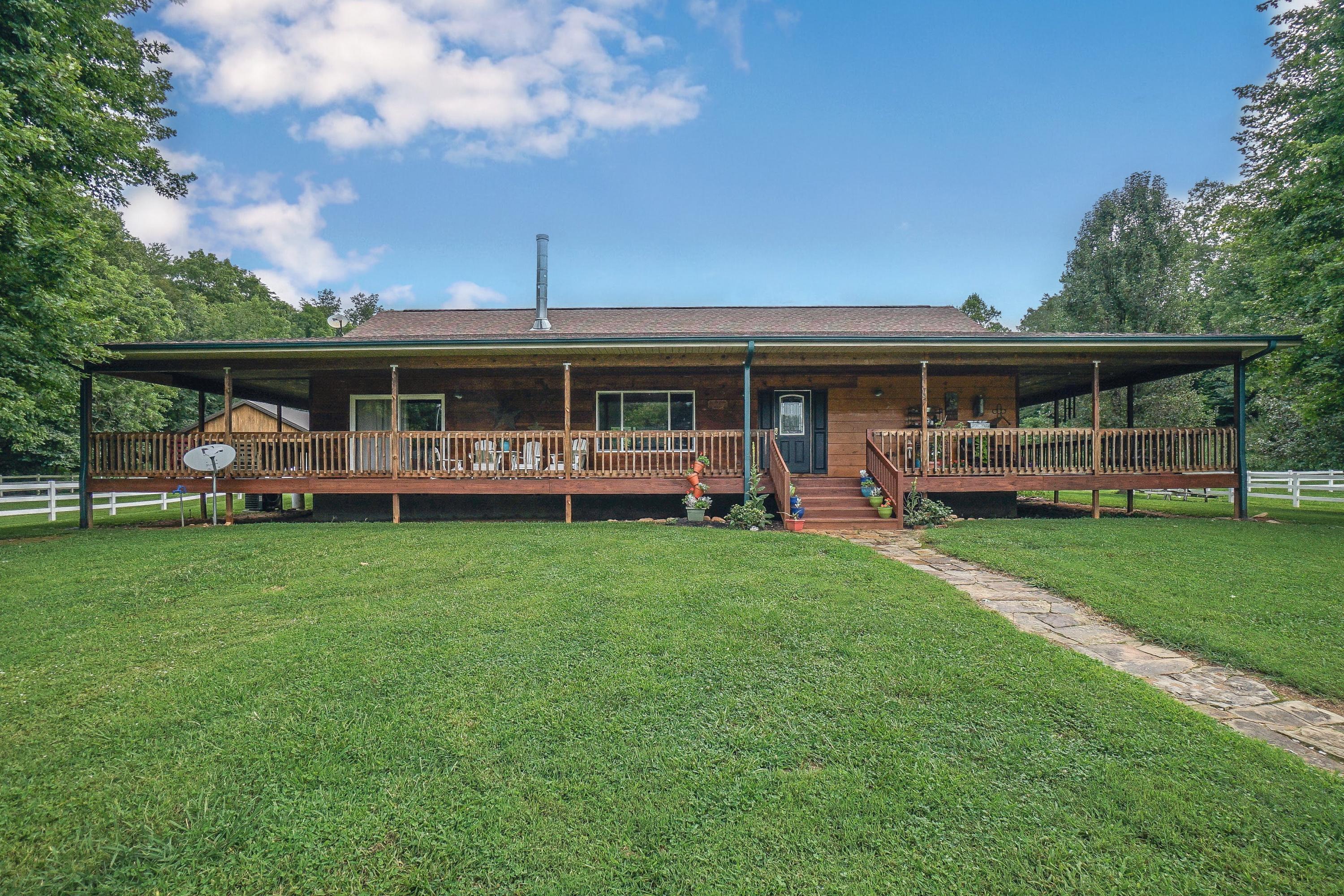 737 Rudd Hollow Road Townsend, TN 37882 - Photo 5 of 40 4EEA6CE3-4BFD-4EB9-A0C6-3E6FF0AD5715