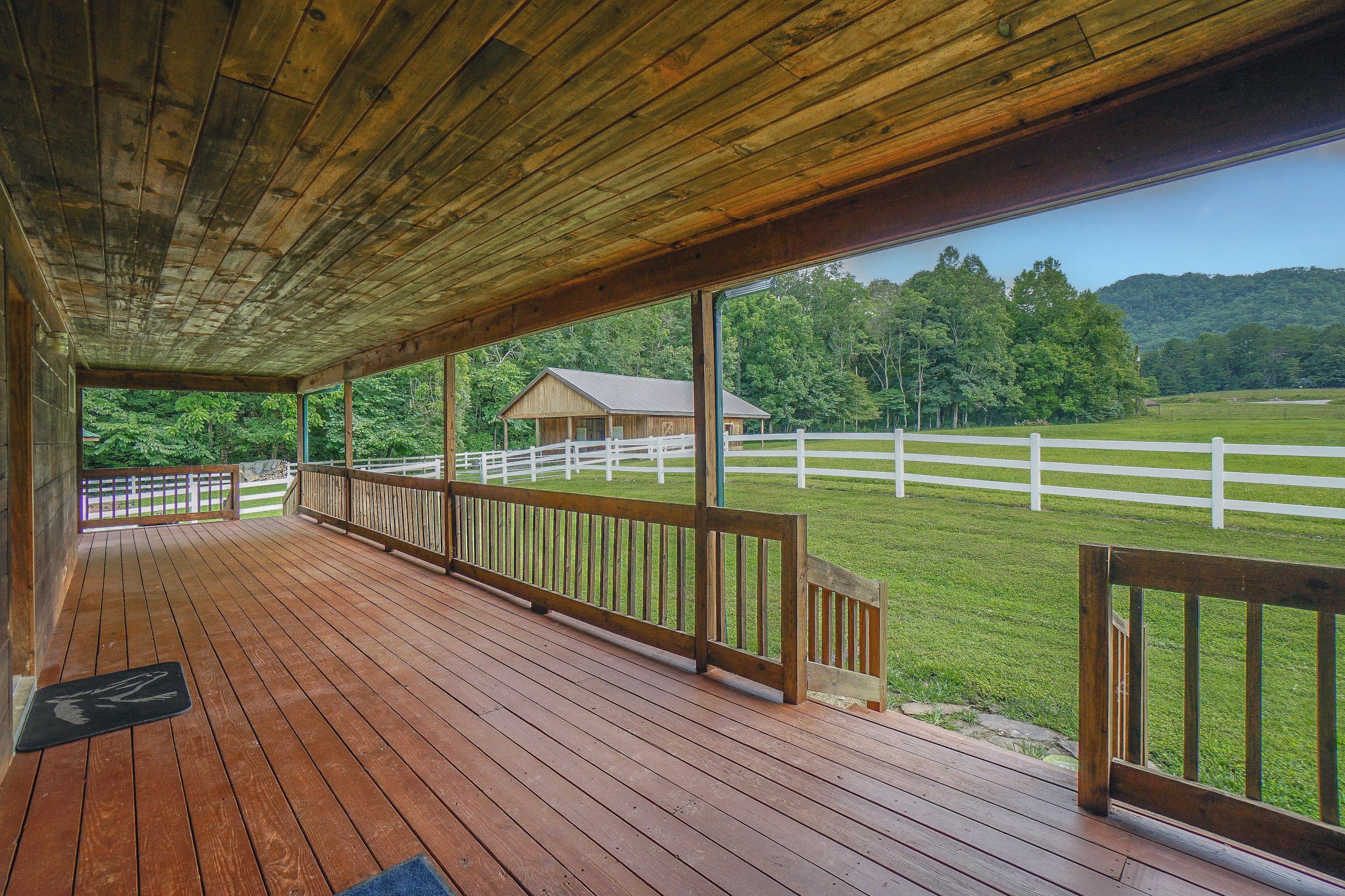 737 Rudd Hollow Road Townsend, TN 37882 - Photo 10 of 40 37EEF46C-6238-4FD2-ADE7-7A3D31708835
