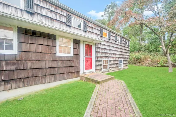 a view of a house with a yard