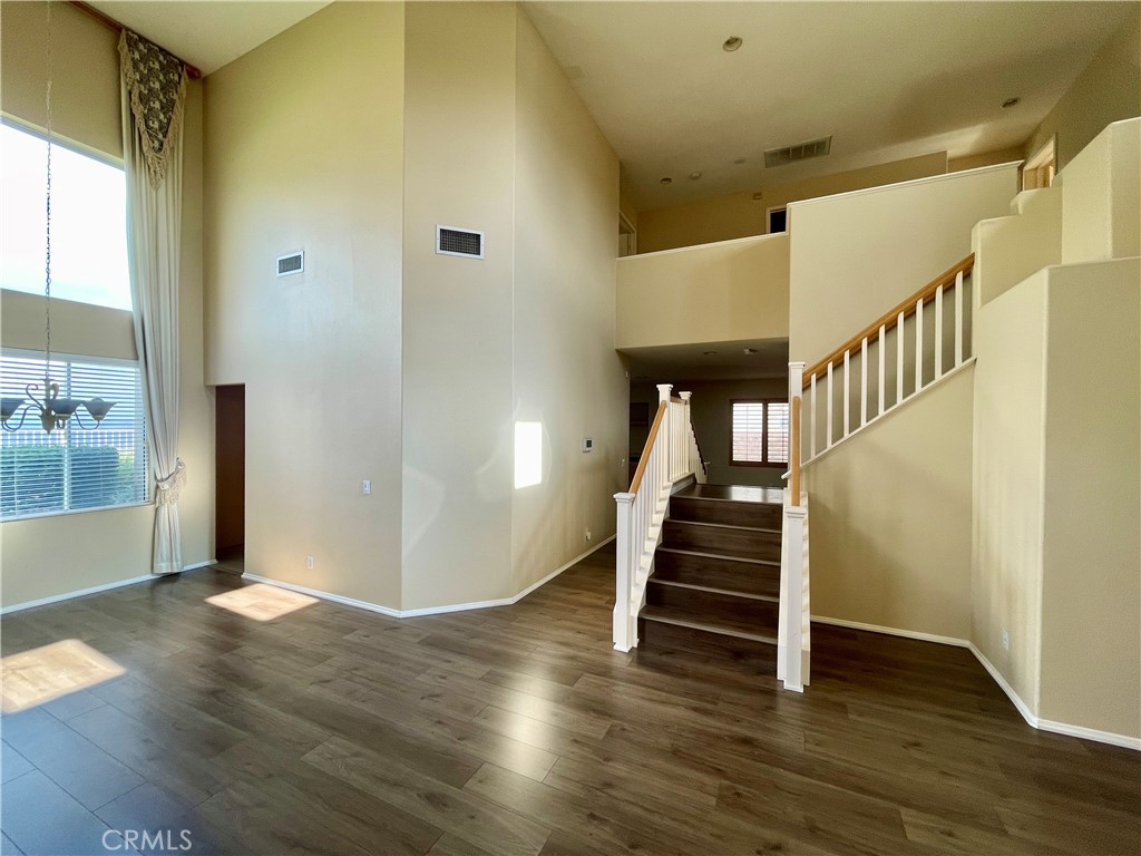 16376 Skyridge Drive Riverside, CA 92503 - Photo 3 of 19