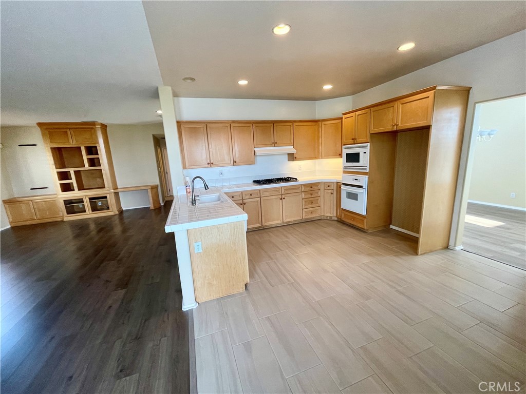 16376 Skyridge Drive Riverside, CA 92503 - Photo 4 of 19