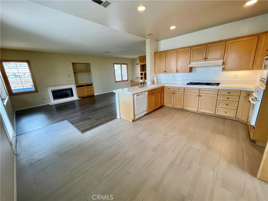 16376 Skyridge Drive Riverside, CA 92503 - Photo 5 of 19