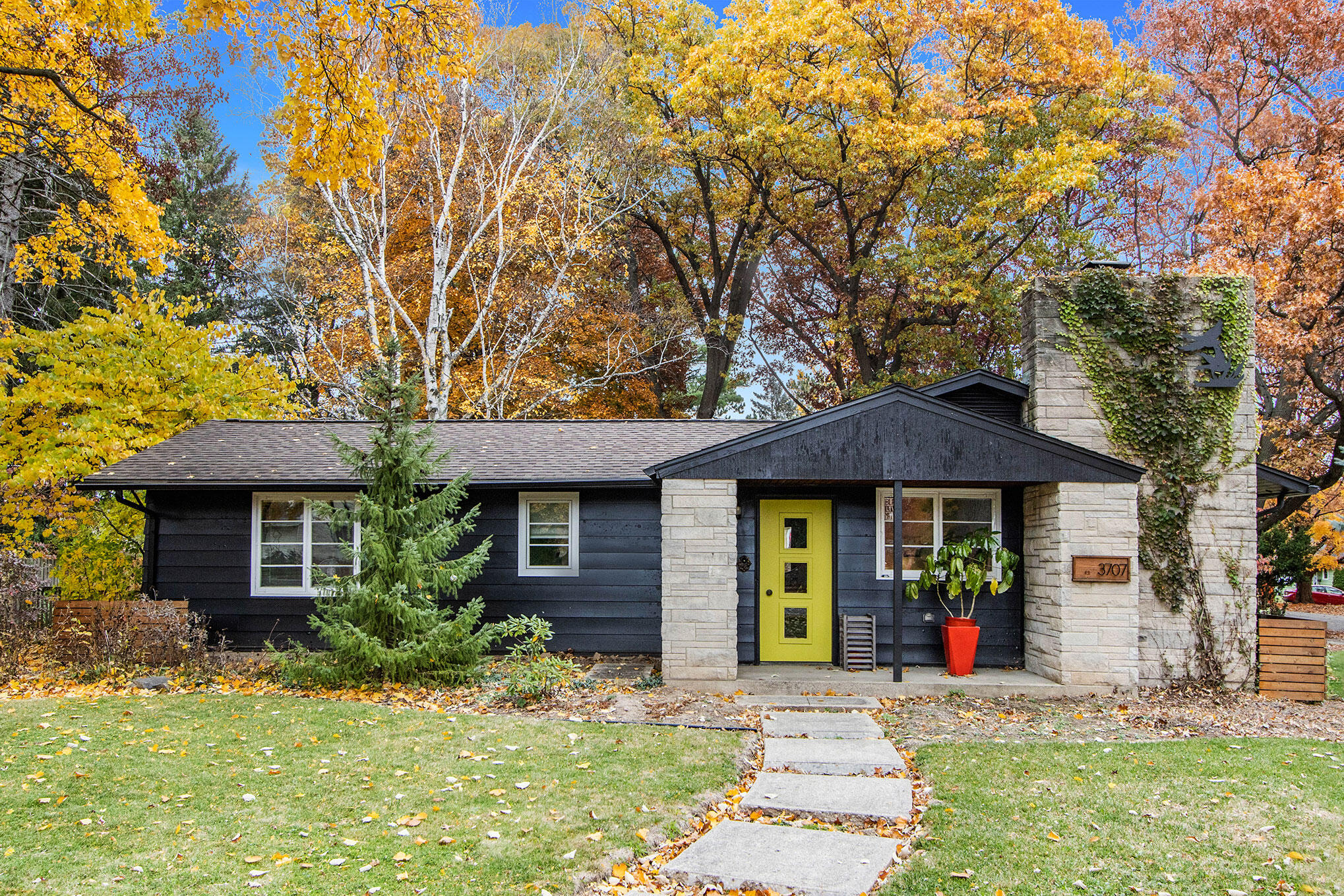 3707 Old Colony Road Kalamazoo, MI 49008 - Photo 1 of 29 3707OldColony_37