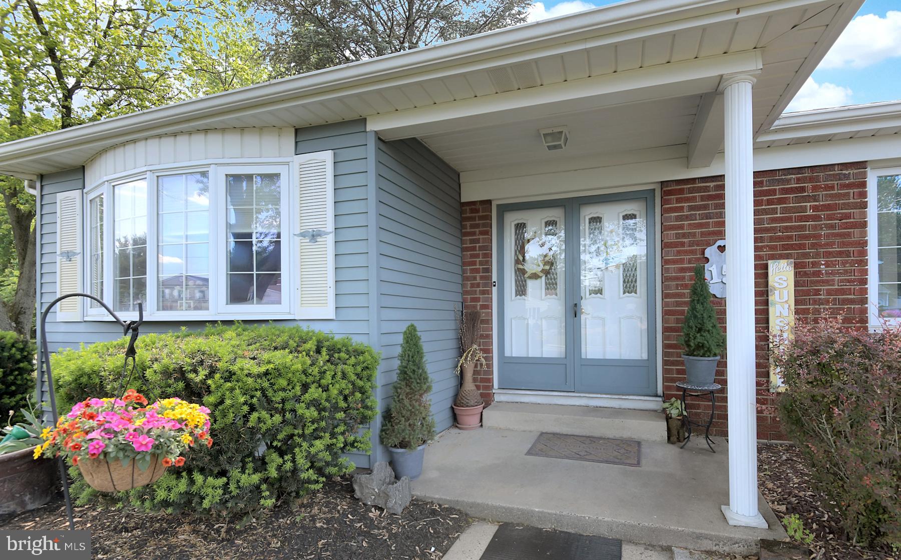 15 Wolfpack Road Hamilton, NJ 08619 - Photo 2 of 31