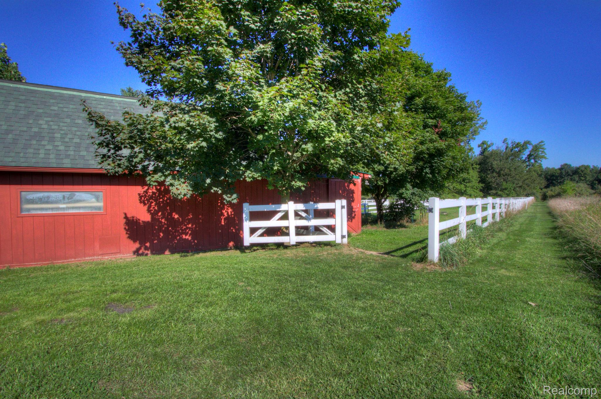 6390 West Hayner Road Fowlerville, MI 48836 - Photo 21 of 26 Gallery Image 21