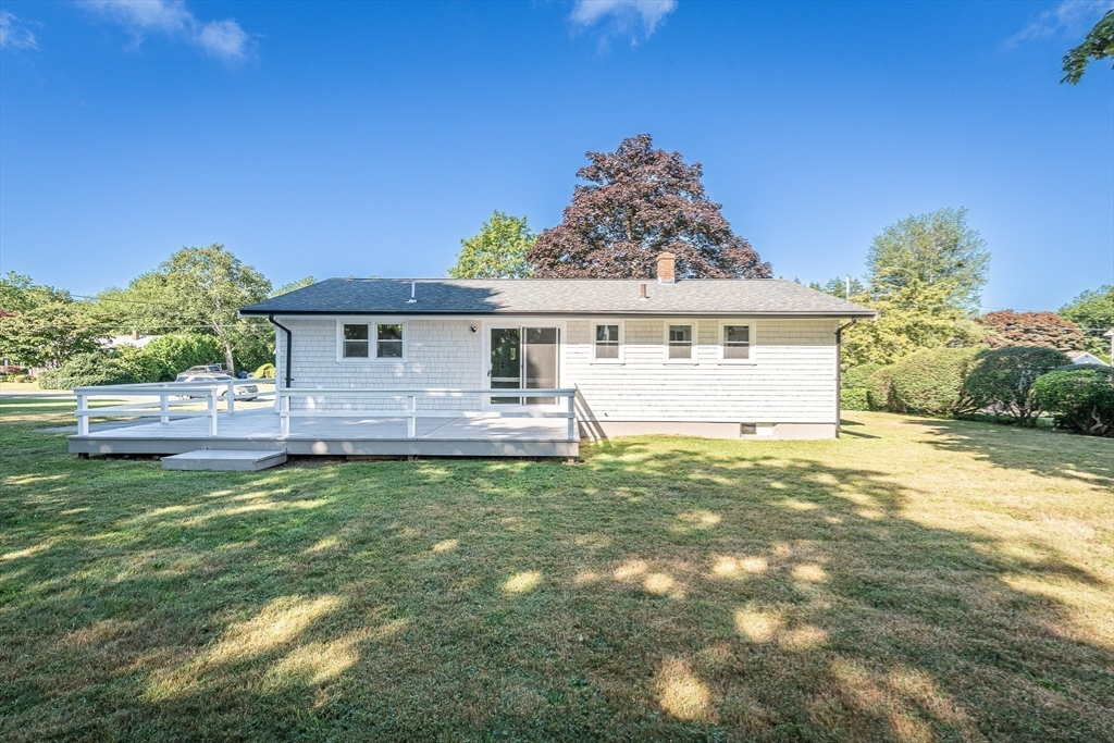 17 Hamlet Street Fairhaven, MA 02719 - Photo 37 of 40 a front view of a house with a garden