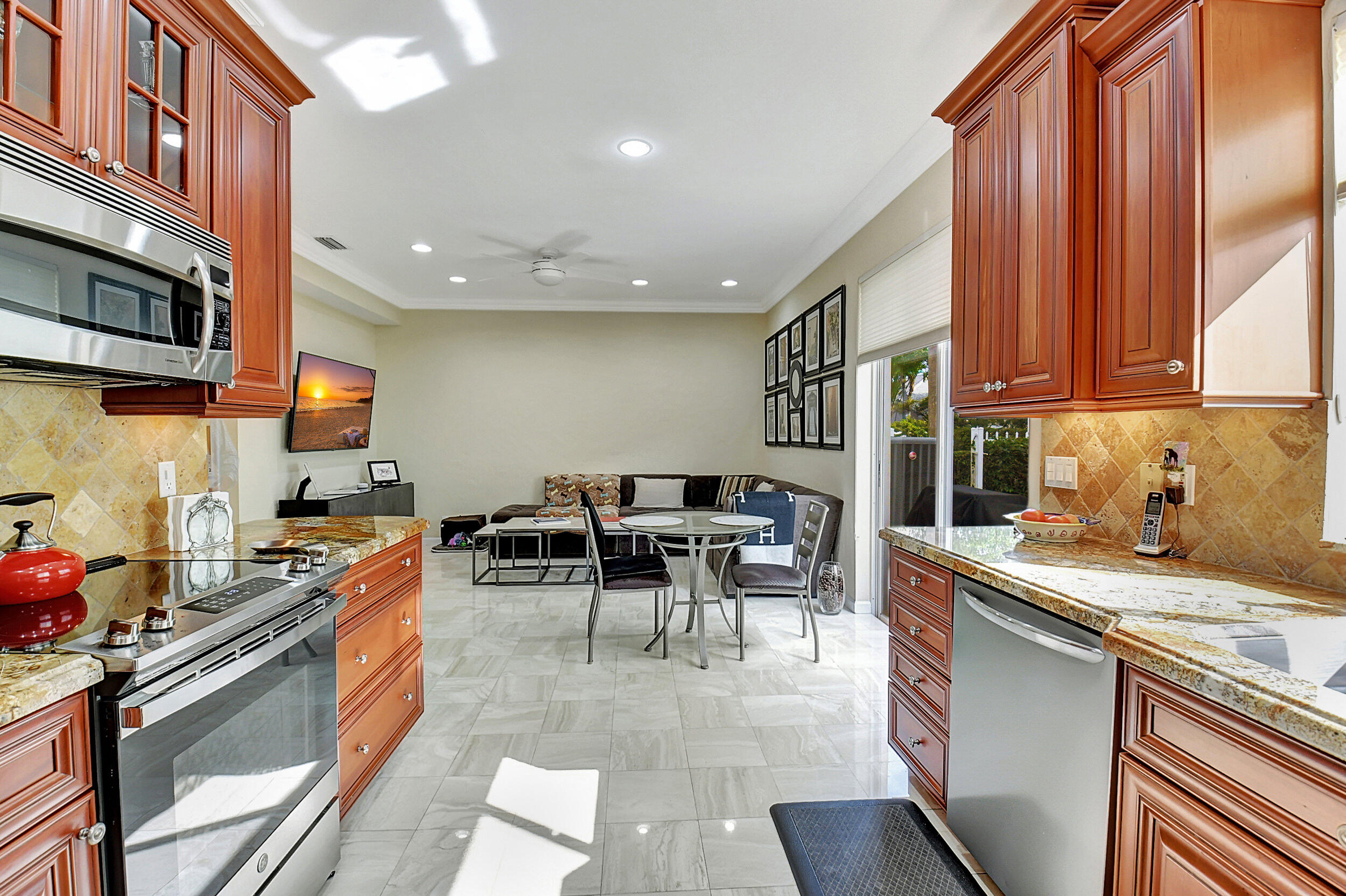 23371 Feather Palm Court Boca Raton, FL 33433 - Photo 7 of 91 DSC_5432