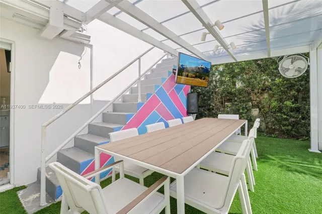 a view of an outdoor space