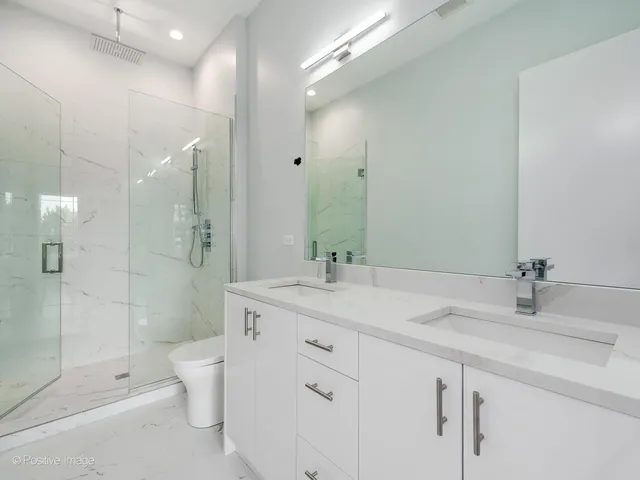 $2,995 | 2139 West Madison Street, Unit 201, Chicago, IL 60612