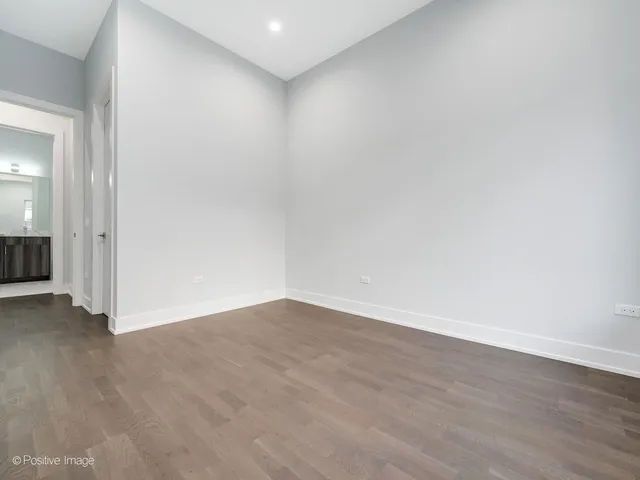 $2,995 | 2139 West Madison Street, Unit 201, Chicago, IL 60612