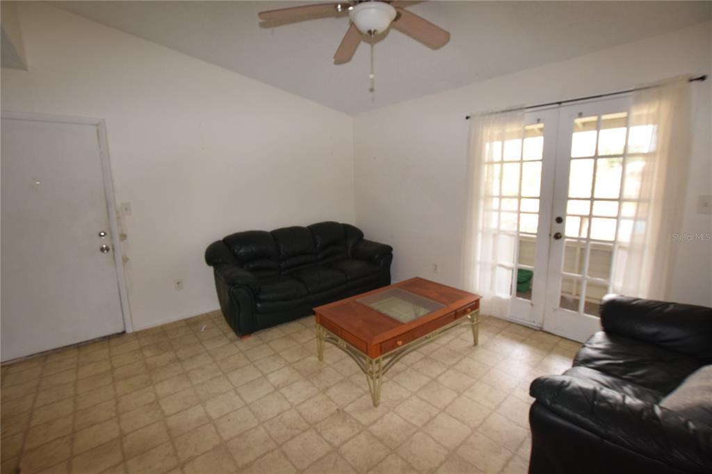 4659 Cason Cove Drive, Unit 3022 Orlando, FL 32811 - Photo 8 of 29 a living room with furniture and a window