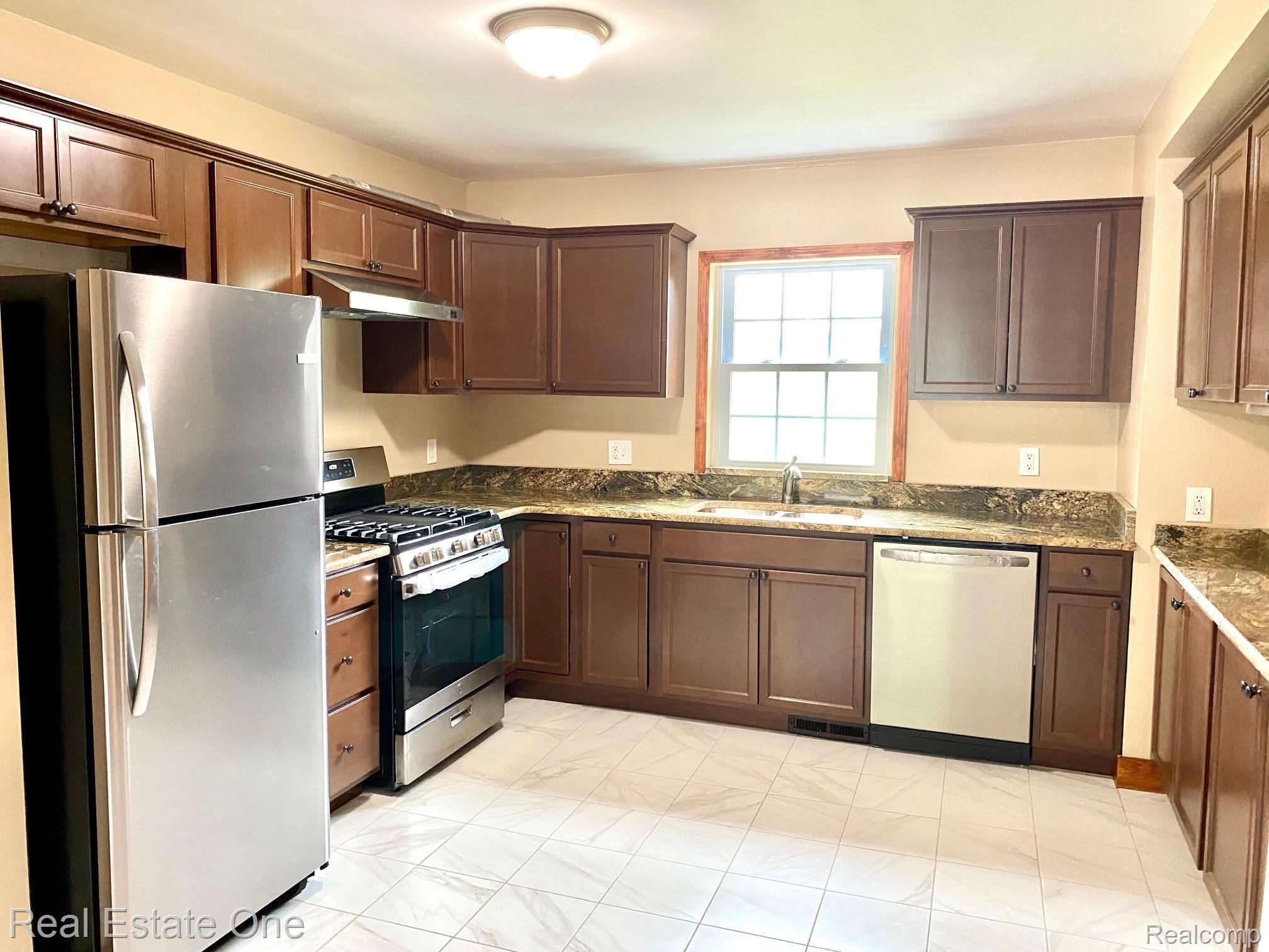 1731 East Wattles Road Troy, MI 48085 - Photo 5 of 17 WATTLES 8.jpg