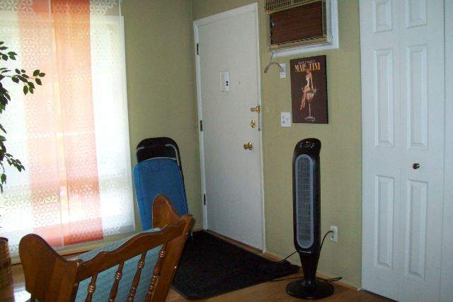 4345 South Crooks Road, Unit 27 Royal Oak, MI 48073 - Photo 3 of 19 31059621-2.JPG