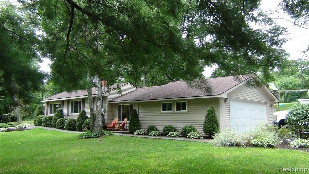 12290 White Lake Road Fenton, MI 48430 - Photo 23 of 24 DSC00700.JPG