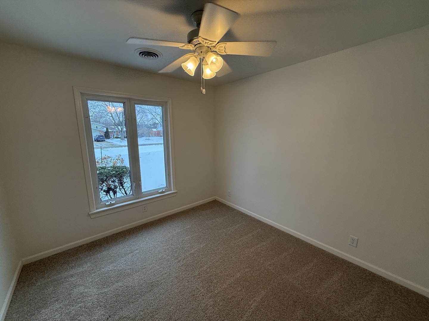185 Jacqueline Street Morris, IL 60450 - Photo 12 of 19 an empty room with windows and fan