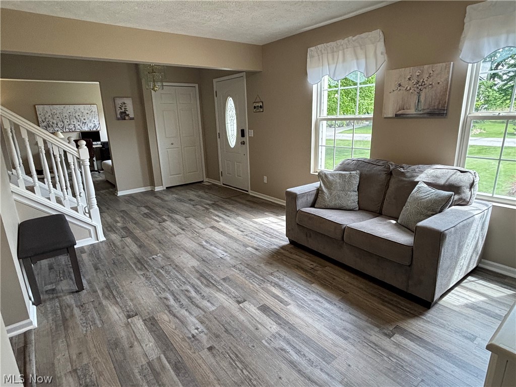 695 Meadowlark Road Painesville, OH 44077 - Photo 4 of 38