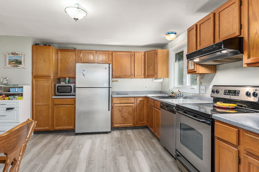 8 Old County Road Amesbury, MA 01913 - Photo 3 of 23