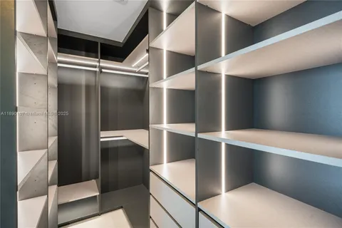 $2,050,000 | 3131 Northeast 7th Avenue, Unit 4706, Miami, FL 33137