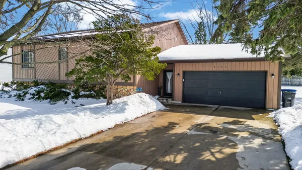 $389,000 | 2755 Montclair Place, Oshkosh, WI 54904