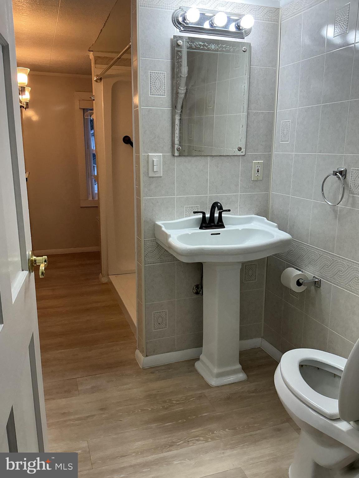 255 North Spring Street Middletown, PA 17057 - Photo 17 of 25 Upstairs Full Bathroom