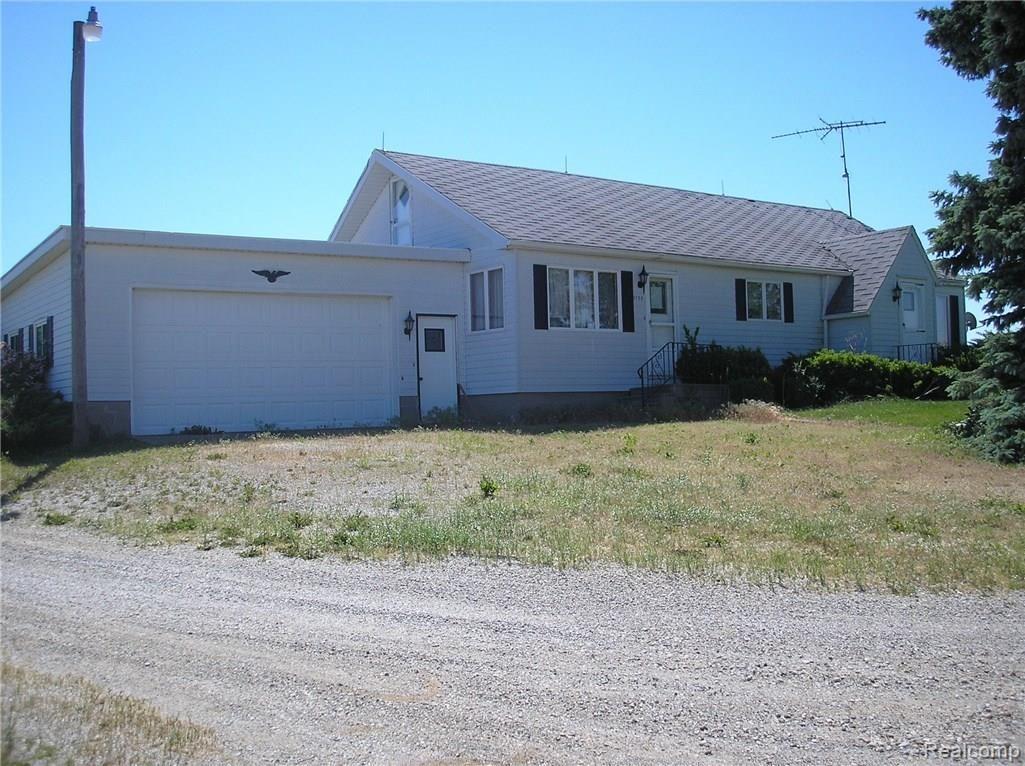 3150 Colwood Road Caro, MI 48723 - Photo 1 of 10 3150 Colwood front of home.jpg