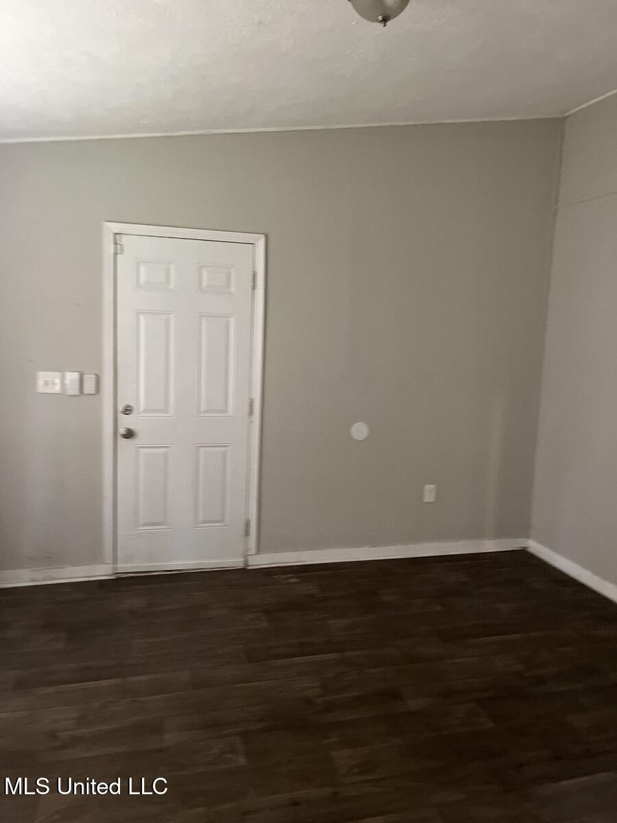 3253 Ridgeland Drive Jackson, MS 39212 - Photo 3 of 7 3253 Ridgeland Dr - entry