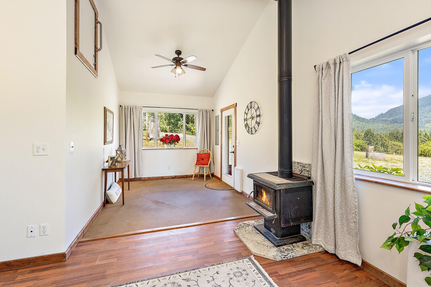 5916 Tunnel Loop Road Grants Pass, OR 97526 - Photo 12 of 65 25_Apex_TL_25_mls