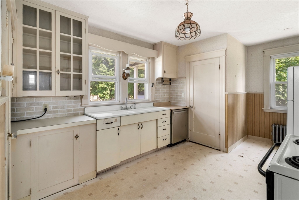 9 Adelle Circuit Worcester, MA 01607 - Photo 5 of 15