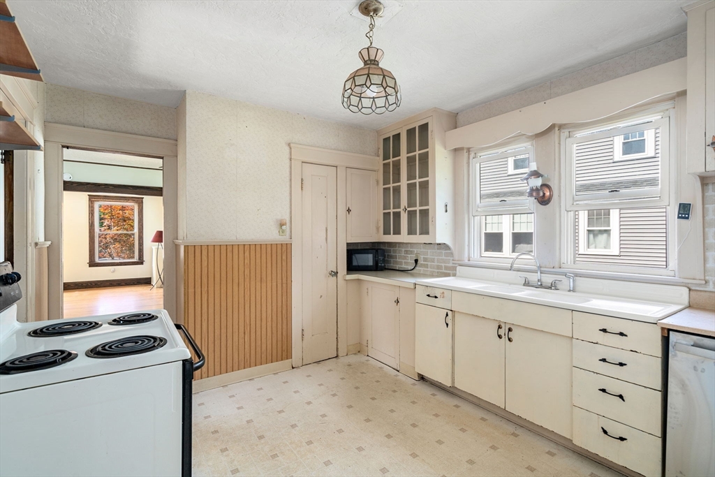 9 Adelle Circuit Worcester, MA 01607 - Photo 6 of 15