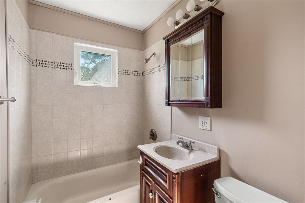 9 Adelle Circuit Worcester, MA 01607 - Photo 9 of 15