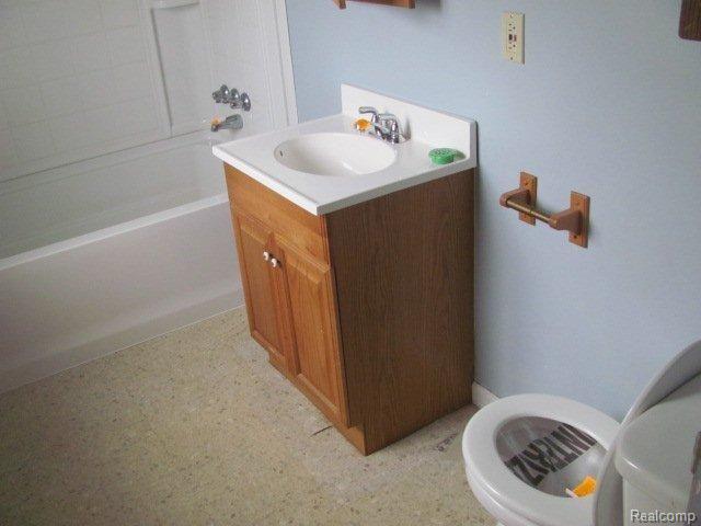 8980 Croswell Road Jeddo, MI 48032 - Photo 12 of 15 11Bath