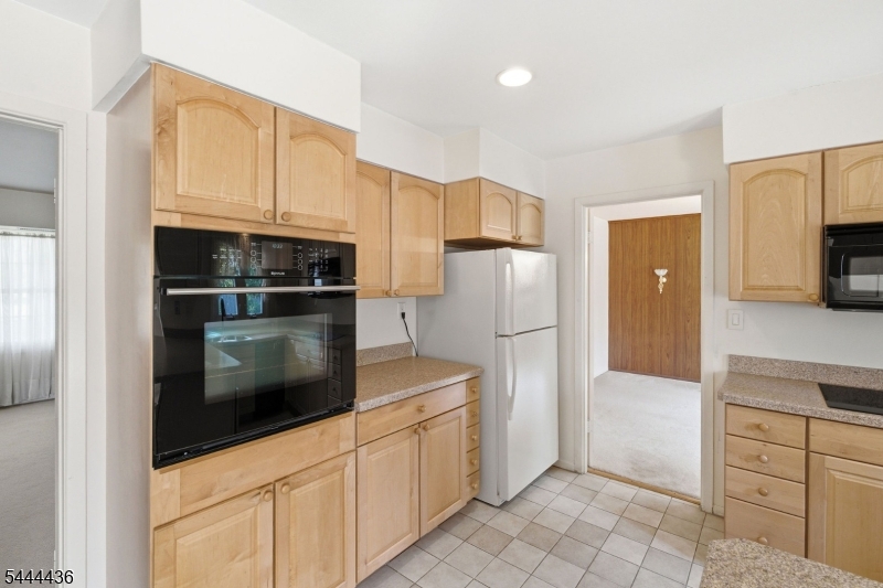 23 Sweetbriar Road Somerset, NJ 08873 - Photo 7 of 49