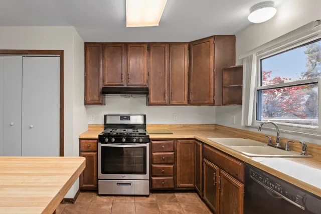 $252,900 | 2303 Worthington Drive, Valparaiso, IN 46383