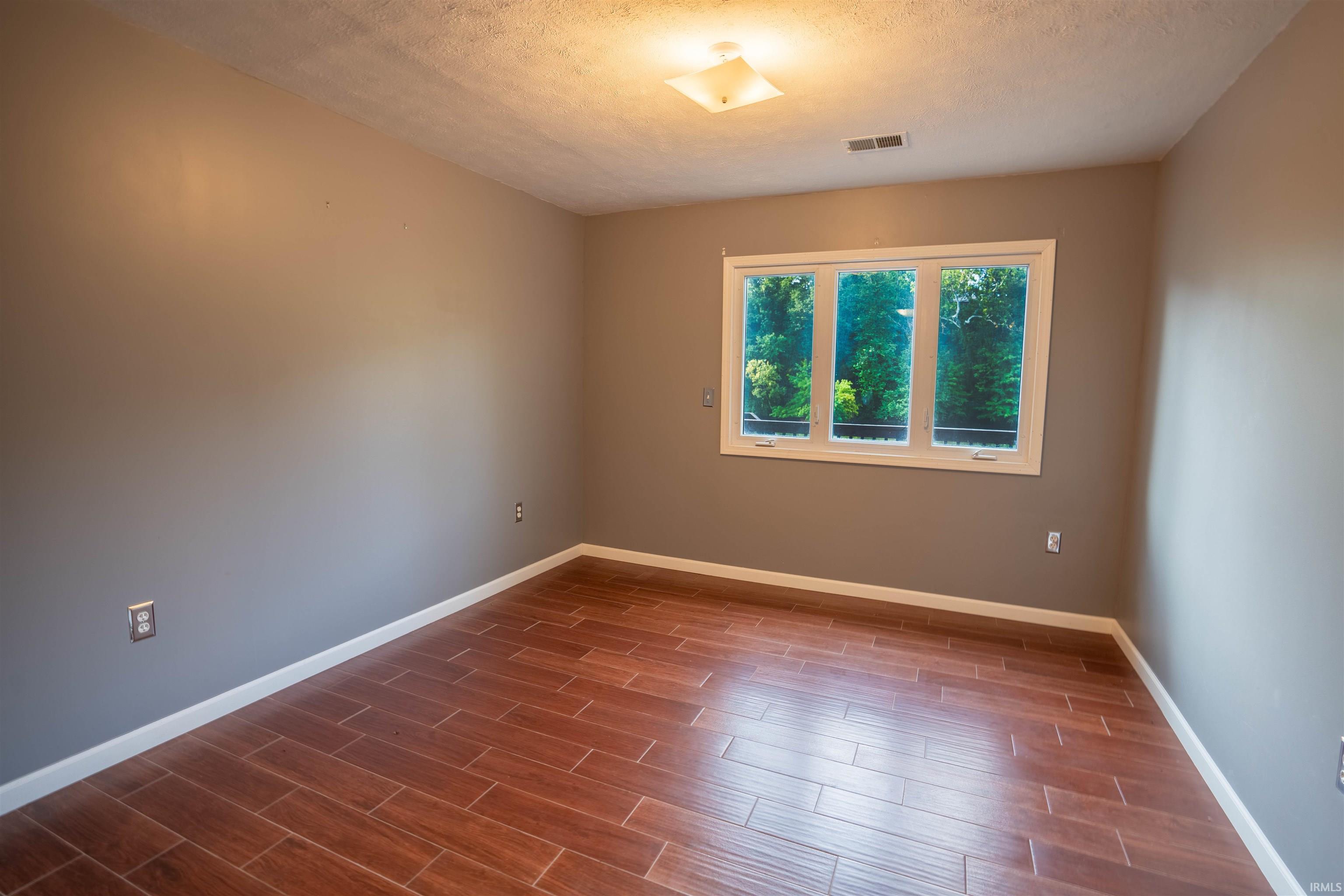 1120 North Diamond Point Court Monticello, IN 47960 - Photo 14 of 36