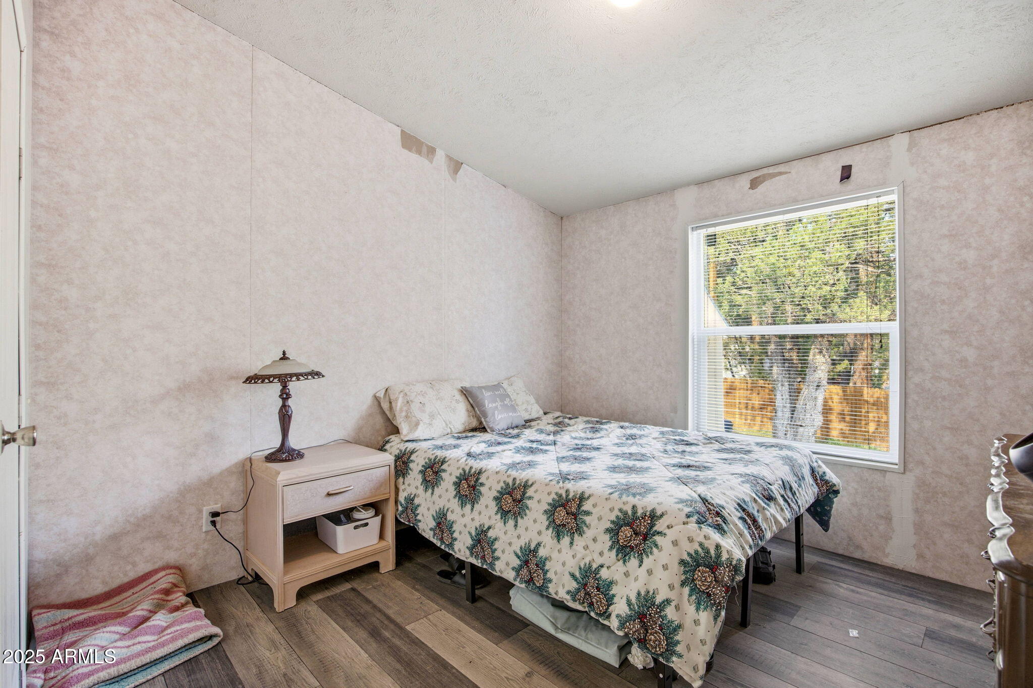2190 Wildlife Trail Overgaard, AZ 85933 - Photo 21 of 34 a bedroom with a bed and a window