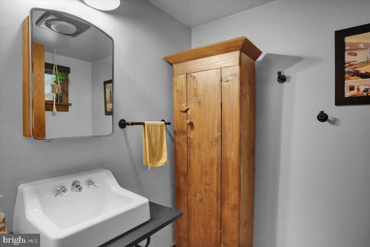 719 Reinholds Road Denver, PA 17517 - Photo 8 of 38