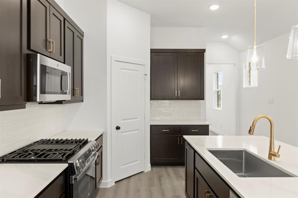 5933 Laurel Lk Lane Pilot Point, TX 76258 - Photo 12 of 27 12. 5933 Laurel Lake - Kitchen (4)