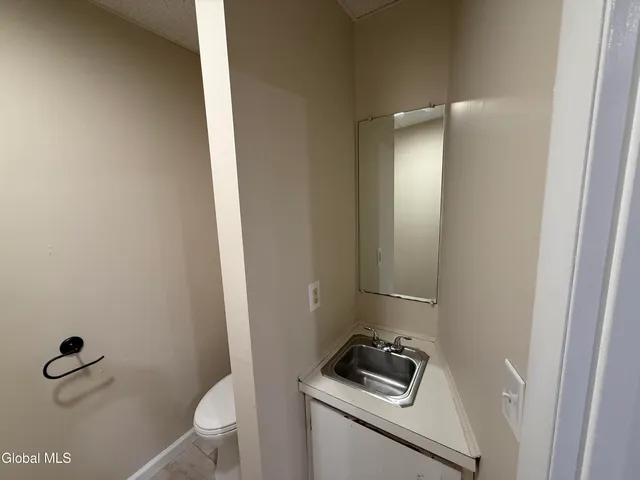 $1,600 | 734 Hudson Avenue, Unit 2, Stillwater, NY 12170