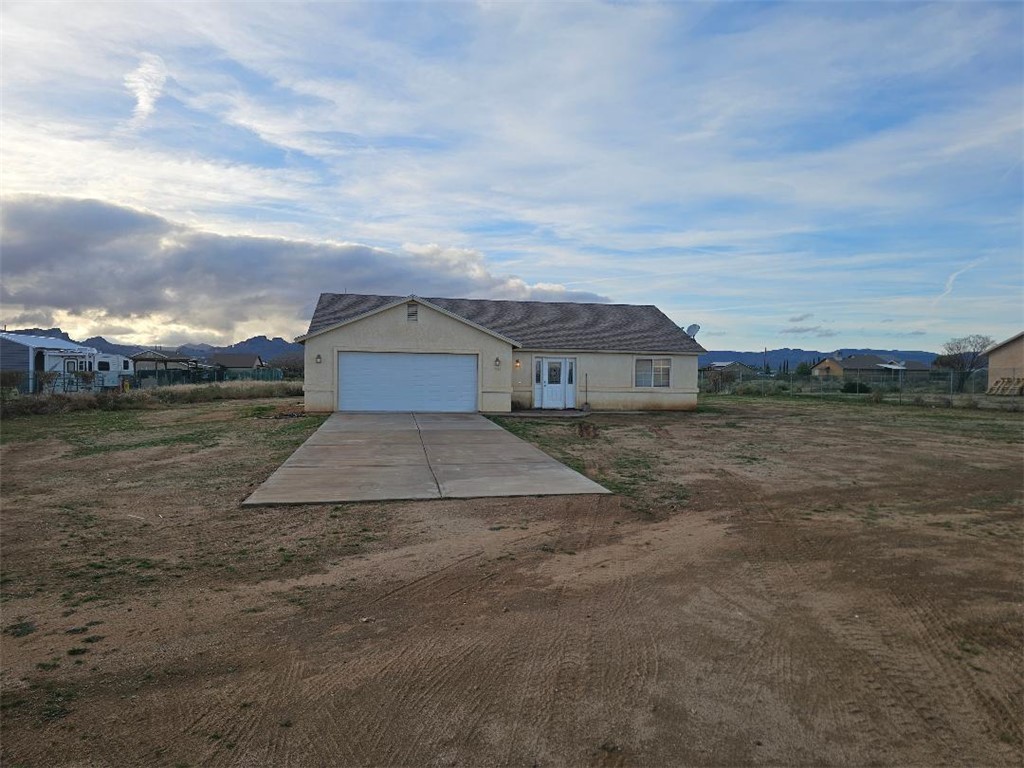 1069 Teddy Roosevelt Road Golden Valley, AZ 86413 - Photo 2 of 24 Ranch-style home with driveway and an attached garage