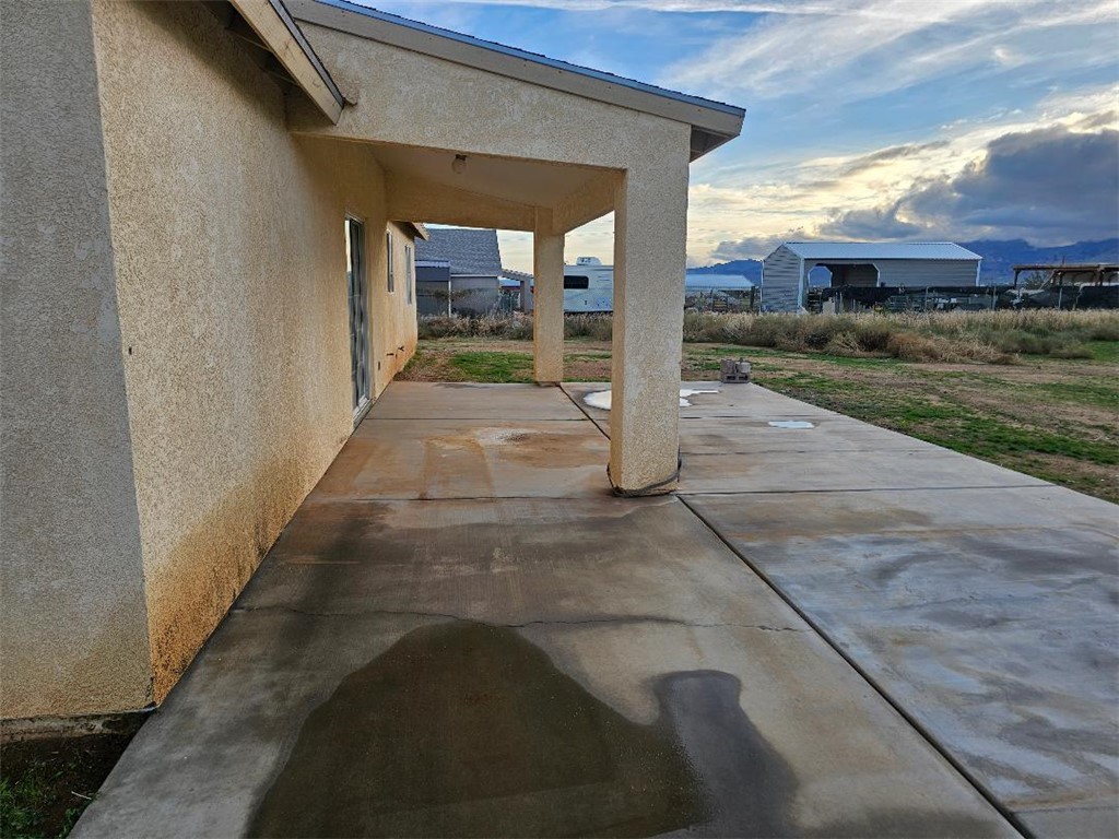 1069 Teddy Roosevelt Road Golden Valley, AZ 86413 - Photo 22 of 24 View of patio