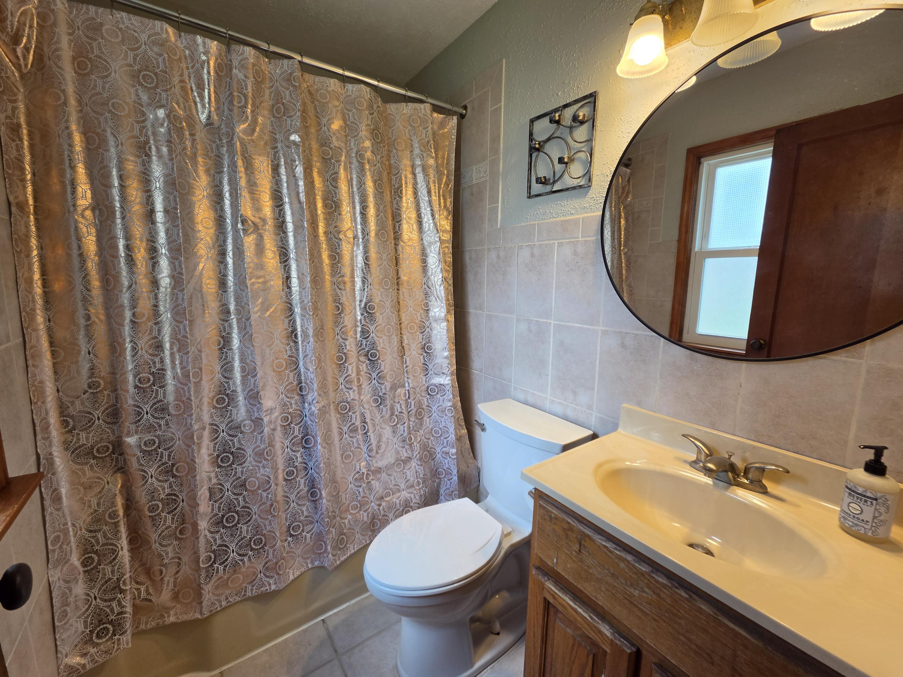 3265 South Burrell Street Milwaukee, WI 53207 - Photo 21 of 39 Bathroom