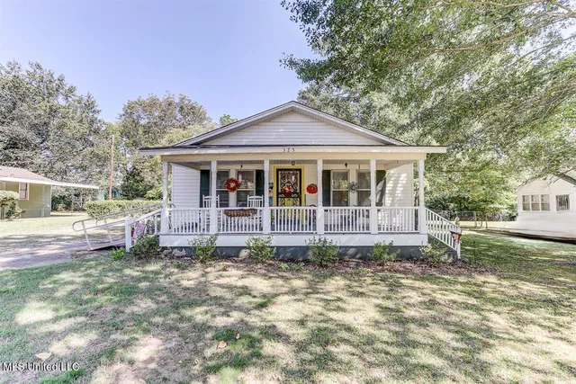 $200,000 | 325 Hamilton Street, Holly Springs, MS 38635