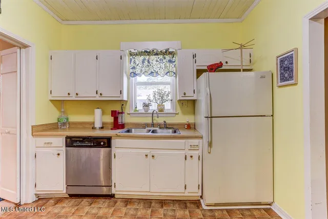 $200,000 | 325 Hamilton Street, Holly Springs, MS 38635