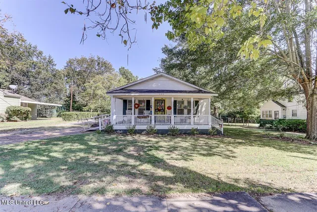 $200,000 | 325 Hamilton Street, Holly Springs, MS 38635