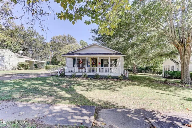 $200,000 | 325 Hamilton Street, Holly Springs, MS 38635