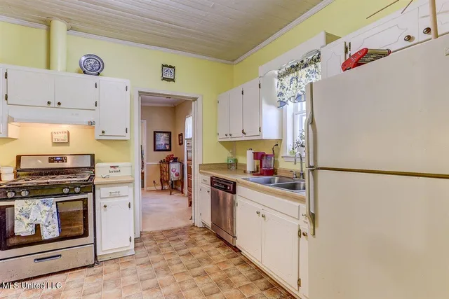 $200,000 | 325 Hamilton Street, Holly Springs, MS 38635