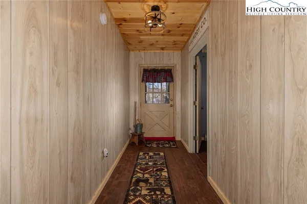 a view of entryway with chandelier