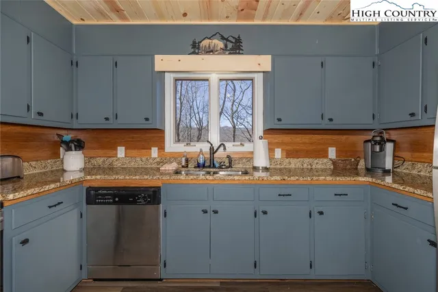 $499,900 | 468 Horseshoe Ridge Road East, Deep Gap, NC 28618