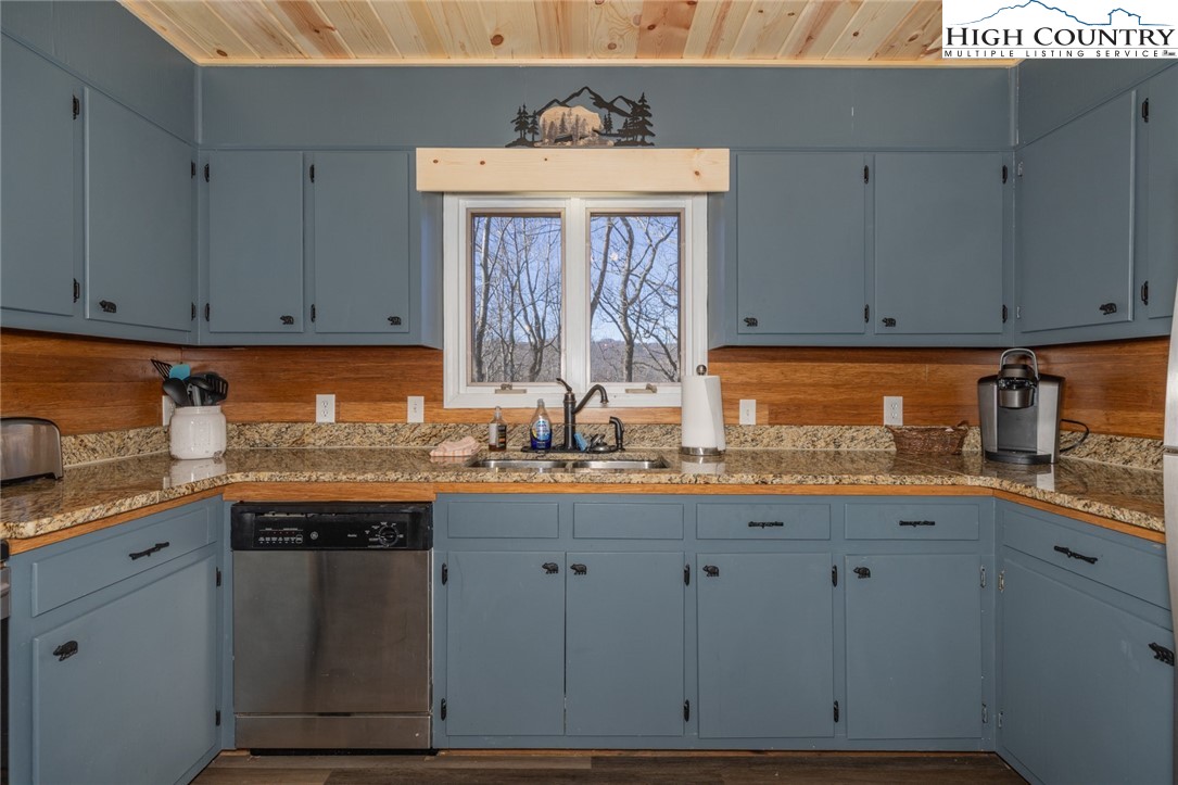 468 Horseshoe Ridge Road East Deep Gap, NC 28618 - Photo 17 of 37